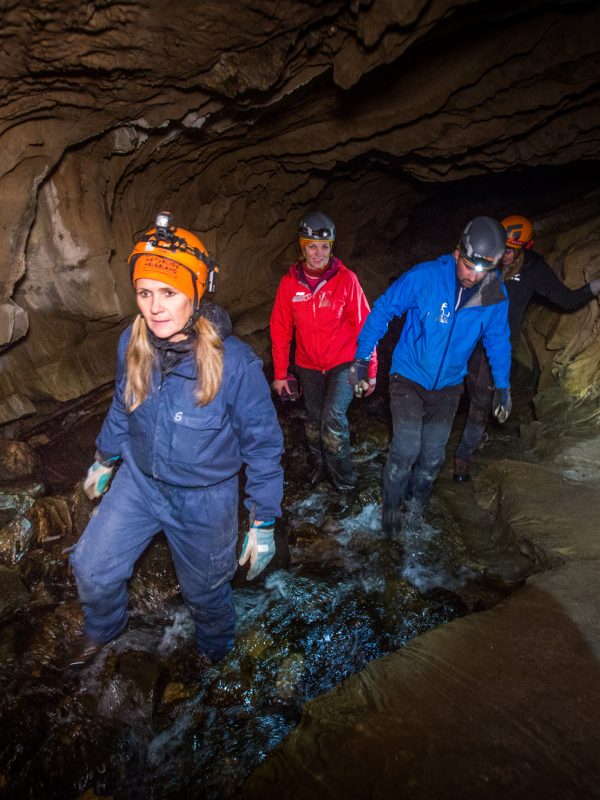 Hi North Øyfjellgrotta - cave exploring